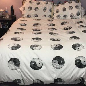 Yin and Yang F/Q Duvet Cover and 2 Shams